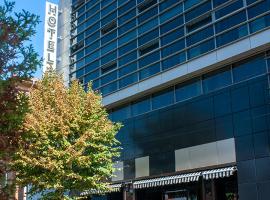 Hotel Yaky Center，位于皮特什蒂的酒店