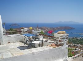 Traditional stone house with breathtaking view，位于塞里福斯的酒店