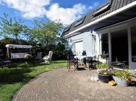 Holiday home with a sauna near the Noordwijk Beach