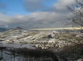 Delightful Home-Lovely Hill View