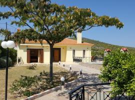 Villa Politimi at Aegina，位于Mesargos的带停车场的酒店