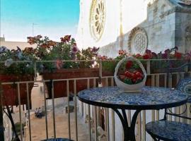 Mansarda romantica "Il nido delle rondini"，位于孔韦尔萨诺的酒店