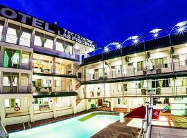 HOTEL LAS PISCINAS PLAZA SAS，位于亨达的酒店