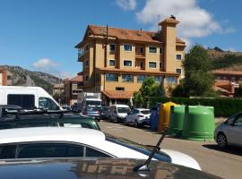 Hotel Spa Puerta Vadinia，位于西斯铁尔纳的酒店