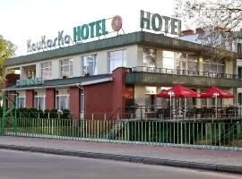 Hotel Restauracja Kaukaska Jadwiga Choroszy，位于沃尔什滕绿山城机场 - IEG附近的酒店