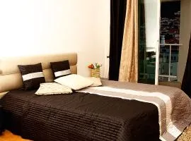 Sunny Little Sister Apartment - 7 min walking from the beach and at 7 min driving from the Airport