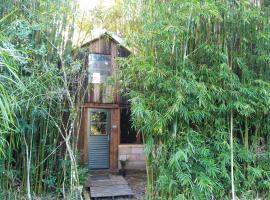 Cabana Bambu，位于Sapiranga罗萨斯体育场附近的酒店
