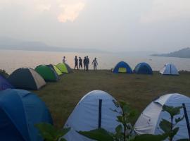 Hotel Lake & Hill，位于Ghātgarh的酒店
