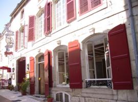 亨利四世酒店及餐厅，位于Champlitte-et-le-Prélot的酒店