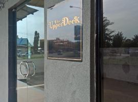 The Upper Deck Hotel，位于古达的酒店