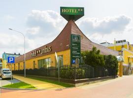 Hotel Unibus，位于波德拉谢地区别尔斯克的酒店