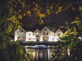 Moor Hall Restaurant with Rooms，位于奥姆斯柯克的酒店