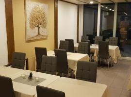 Albergo Ristorante Pizzeria Grill Sofia，位于比亚斯卡的酒店