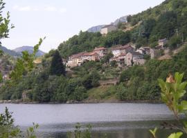 Gîte le Petit Riou，位于Sainte-Marguerite-Lafigère的度假短租房