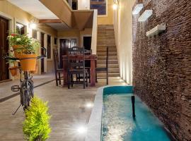 Hotel Uxlanik，位于克萨尔特南戈的酒店