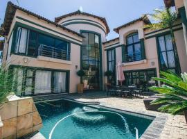 Castellon Boutique Hotel，位于泰布尔维尤的带泳池的酒店