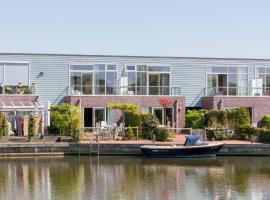 Nautic Rentals - Marinapark Oude-Tonge，位于Oude-Tonge的度假园