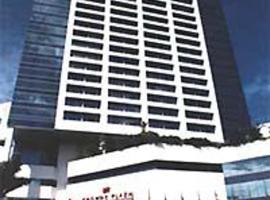 Crowne Plaza Riverside Kuching，位于古晋的酒店