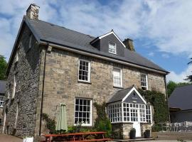 Gellifawr Woodland Retreat，位于庞特芬的酒店