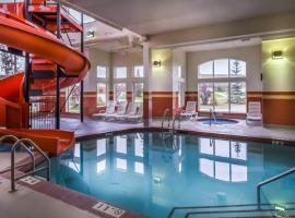 Service Plus Inns and Suites Calgary，位于卡尔加里的酒店