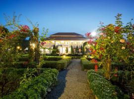 卡奥亚伊肯辛顿英式花园度假酒店，位于Wangkata考岩浮动市场附近的酒店
