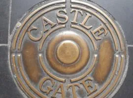 Castle Gate House Derry City Centre Townhouse STILL OPEN
