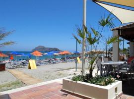 Melina Beach，位于普拉塔尼亚斯的酒店