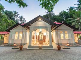 The Pineapple Villa，位于加姆珀哈的酒店