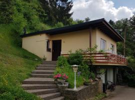 Ferienhaus Chalet Cottage Ourtalblick 2km von Vianden-Lux，位于Roth的别墅