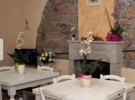 Guest House Le Gemelle，位于Luras的酒店