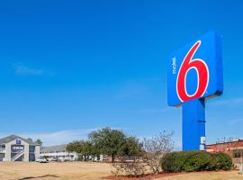 Motel 6-Bay Saint Louis, MS，位于贝圣路易斯Bay St. Louis Historic L & N Train Depot附近的酒店