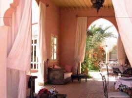 Riad ksarjenna，位于加纳的酒店