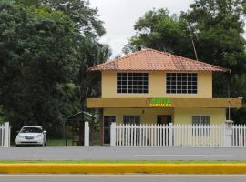 Hostel Guayacan，位于Puerto ArmuellesFinca Blanco附近的酒店