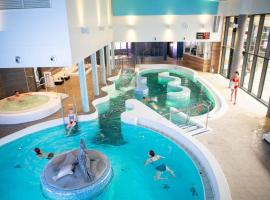 依玛卡布拉芬兰地亚水疗酒店，位于伊马特拉的带泳池的酒店