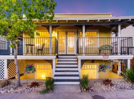 Casa California - Backyard, BBQ, Firepit & Near Beaches，位于圣地亚哥的酒店