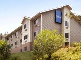 Travelodge by Wyndham Dunsmuir