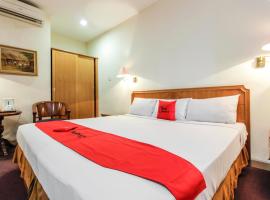RedDoorz Plus at Pitagiri GBK Senayan，位于雅加达的酒店