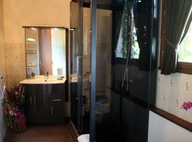 罗宾逊酒店，位于Mézières-sur-Oise的酒店