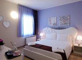 特拉特里亚意大利旅馆，位于代森扎诺-德尔加达的酒店