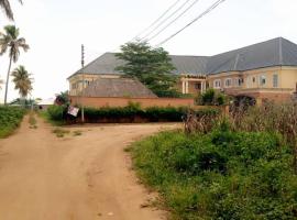 De villa hotel & suite，位于Isalu的酒店