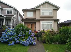 Helen's House / Close to Skytrain and Airport，位于温哥华里士满夜市附近的酒店