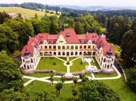 Rubezahl-Marienbad Luxury Historical Castle Hotel & Golf-Castle Hotel Collection，位于玛丽亚温泉玛丽亚温泉市皇家高尔夫俱乐部附近的酒店