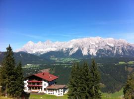 Hotel Pension Berghof，位于斯拉德明的宾馆