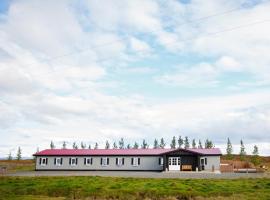 Hestaland Guesthouse Horse Farm Stay，位于Staðarhús的旅馆