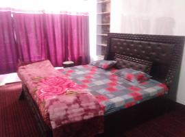 white mountain hotel &resturant，位于Drās的酒店