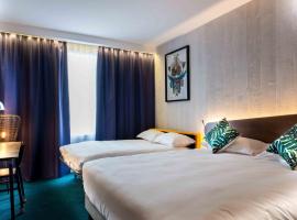 KOPSTER Hotel Lyon Groupama Stadium，位于德希内斯·尚皮埃的酒店