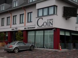 TTS酒店，位于Temse的酒店