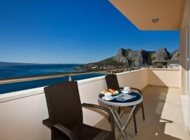 Villa Omis Michy - family house for big and small groups，位于奥米什的酒店