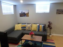 Fantastic and Modern Downtown 1-Bed Basement Apt., parking Wi-Fi and Netflix included，位于渥太华的酒店