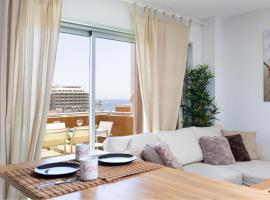 Sea View Apartment in El Médano with pool & private parking space，位于厄尔梅达诺的酒店